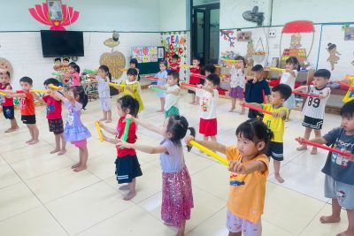 TRƯỜNG MẦM NON NGHĨA DÕNG TỔ CHỨC SINH HOẠT CHUYÊN MÔN VỀ NÂNG CAO HIỆU QUẢ HOẠT ĐỘNG KHÁM PHÁ KHOA HỌC VÀ PHÁT TRIỂN THỂ CHẤT CHO TRẺ.